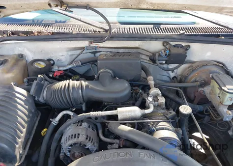 1997 Chevrolet C1500 Fleetside W/T z USA, uszkodzony, nr VIN 1GCEC14W0VZ242582